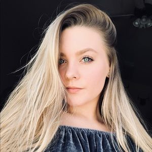 Meet your Posher, Courtney